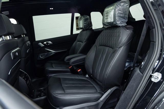 New 2026 BMW X7 M60i image 25