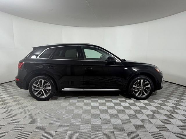Used 2023 Audi Q5 2.0T Premium w/ Convenience Package image 7