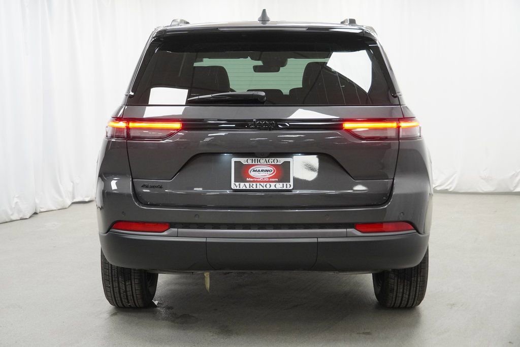 New 2026 Jeep Grand Cherokee Altitude image 10