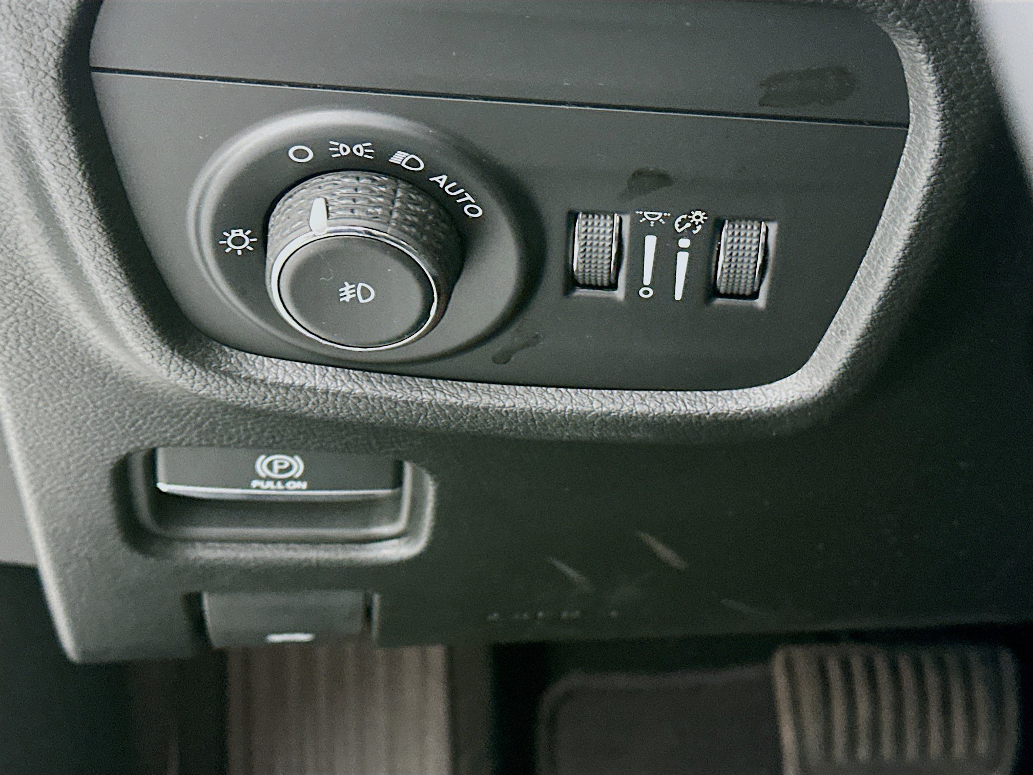 Used 2023 Jeep Grand Cherokee Limited w/ Luxury Tech Group II RWD image 16