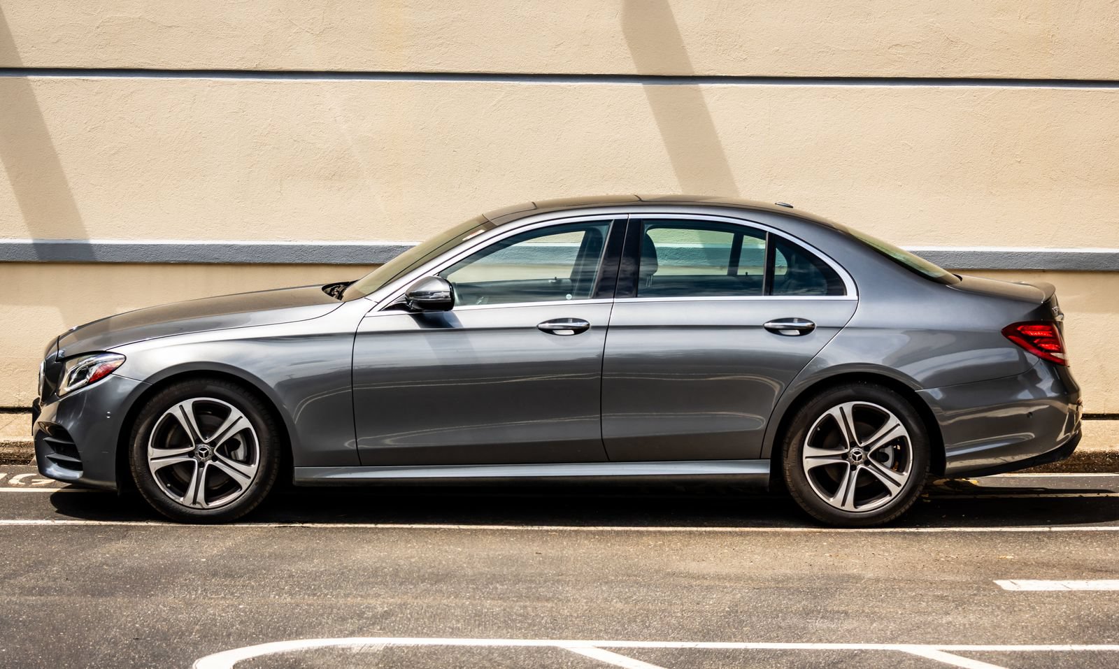 Used 2018 Mercedes-Benz E 300 4MATIC image 4
