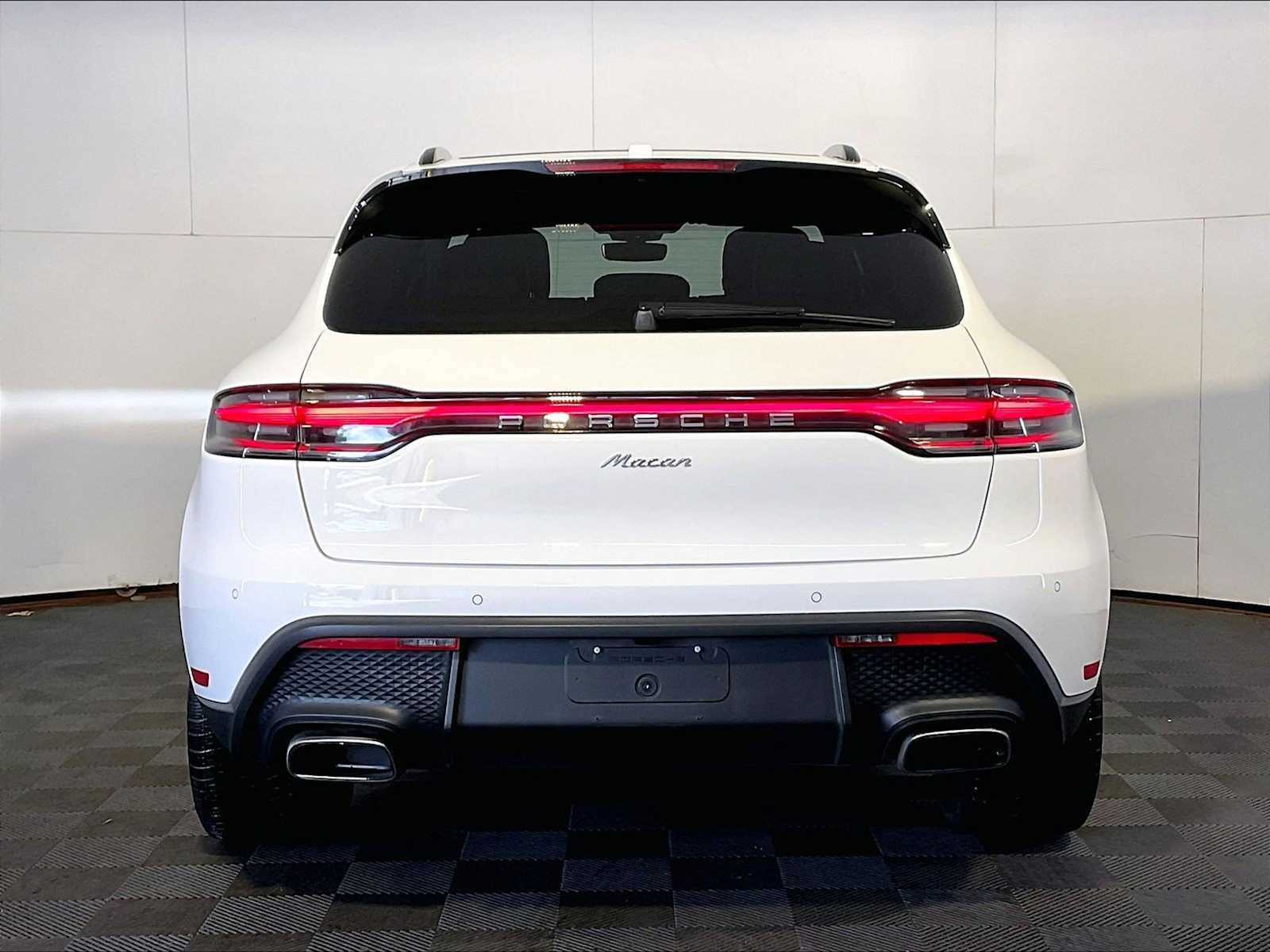 Certified 2023 Porsche Macan AWD/4WD image 6