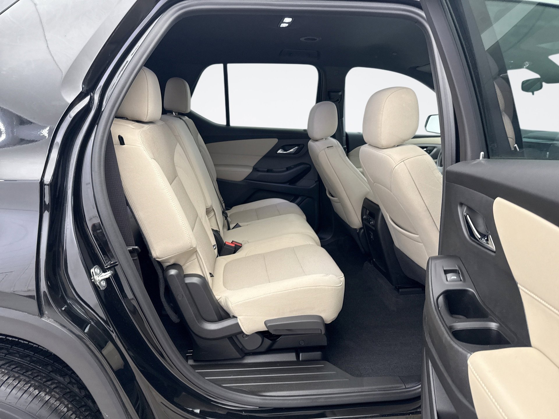 Used 2023 Chevrolet Traverse LS image 17