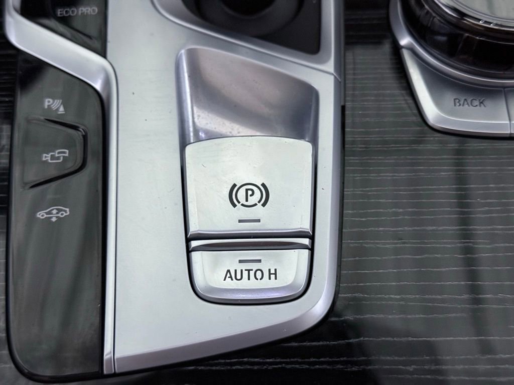 Used 2022 BMW 750i xDrive w/ Executive Package image 42