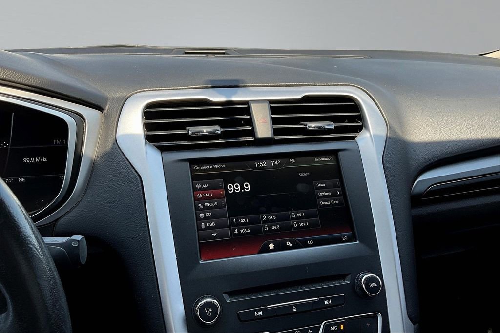 Used 2016 Ford Fusion SE image 10