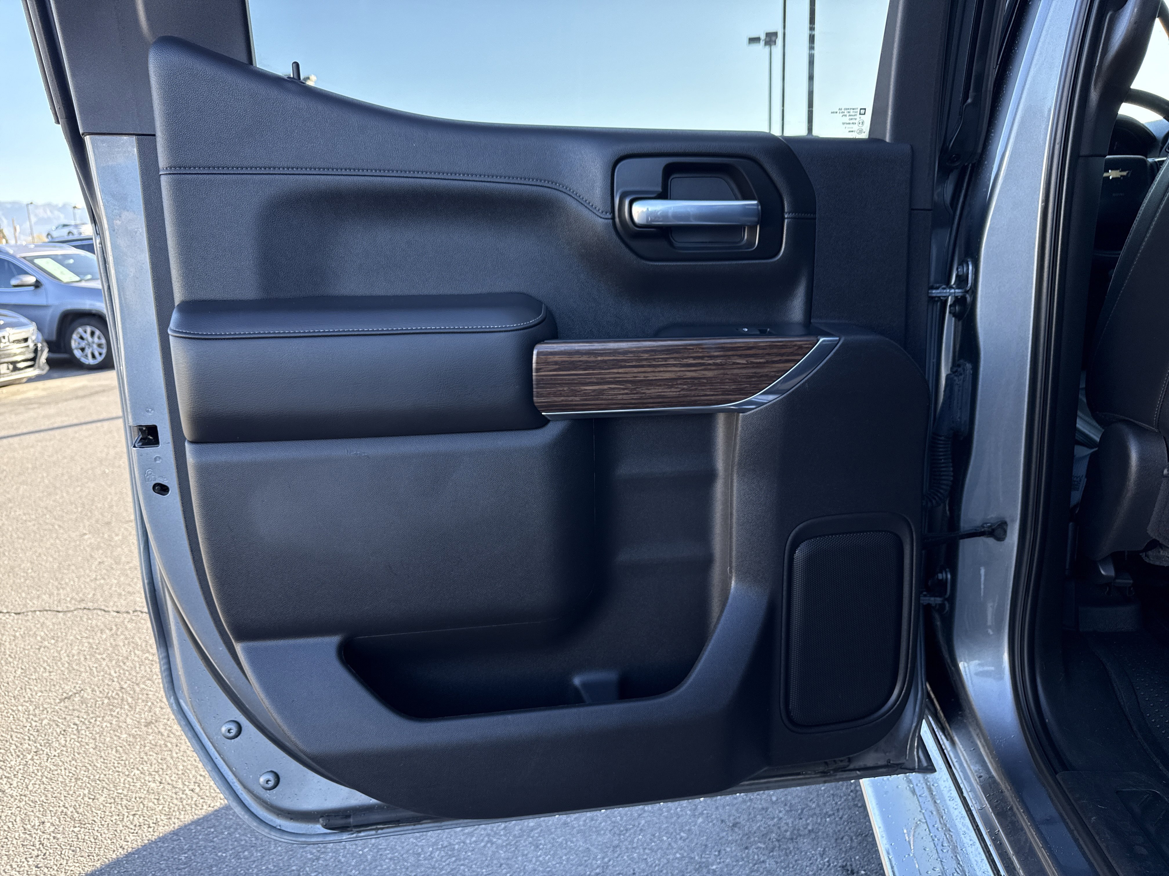 Used 2021 Chevrolet Silverado 1500 High Country w/ Technology Package image 24