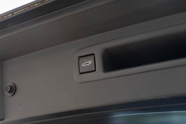 Used 2023 Toyota Highlander XLE image 13