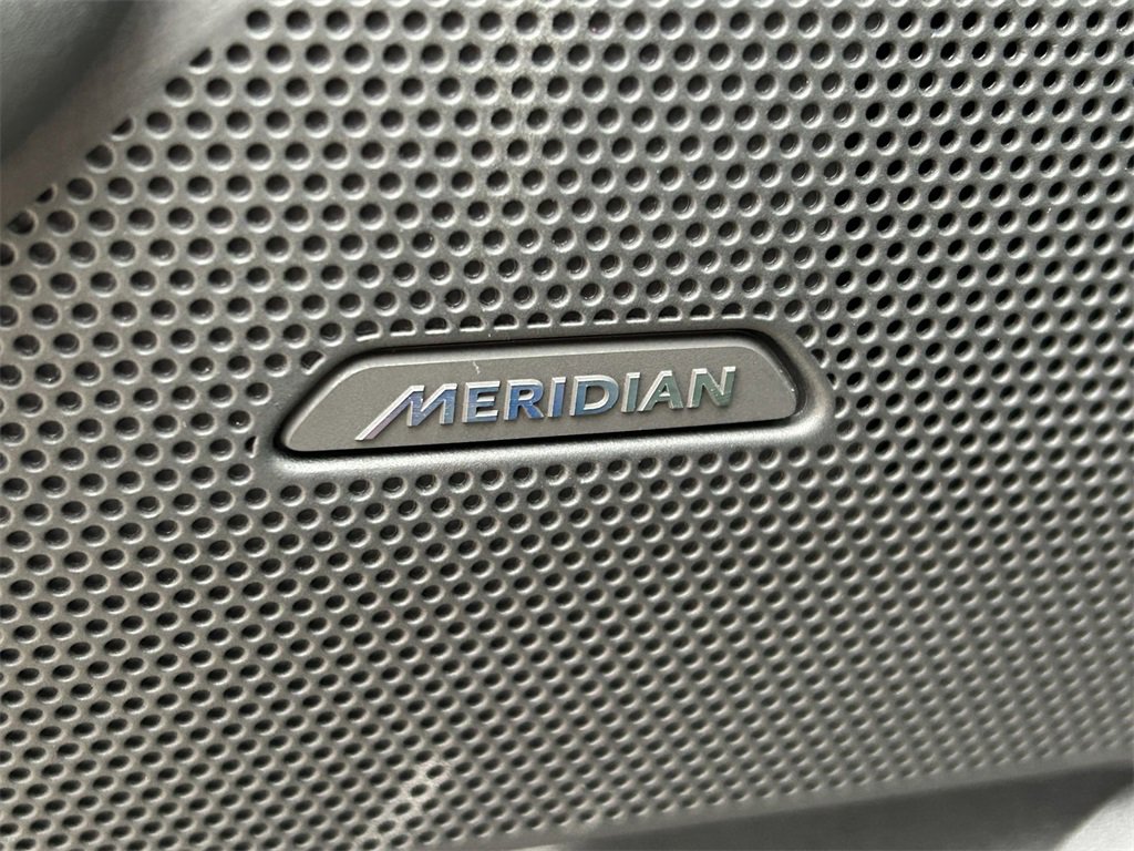 Used 2025 Land Rover Range Rover Velar Dynamic SE image 29