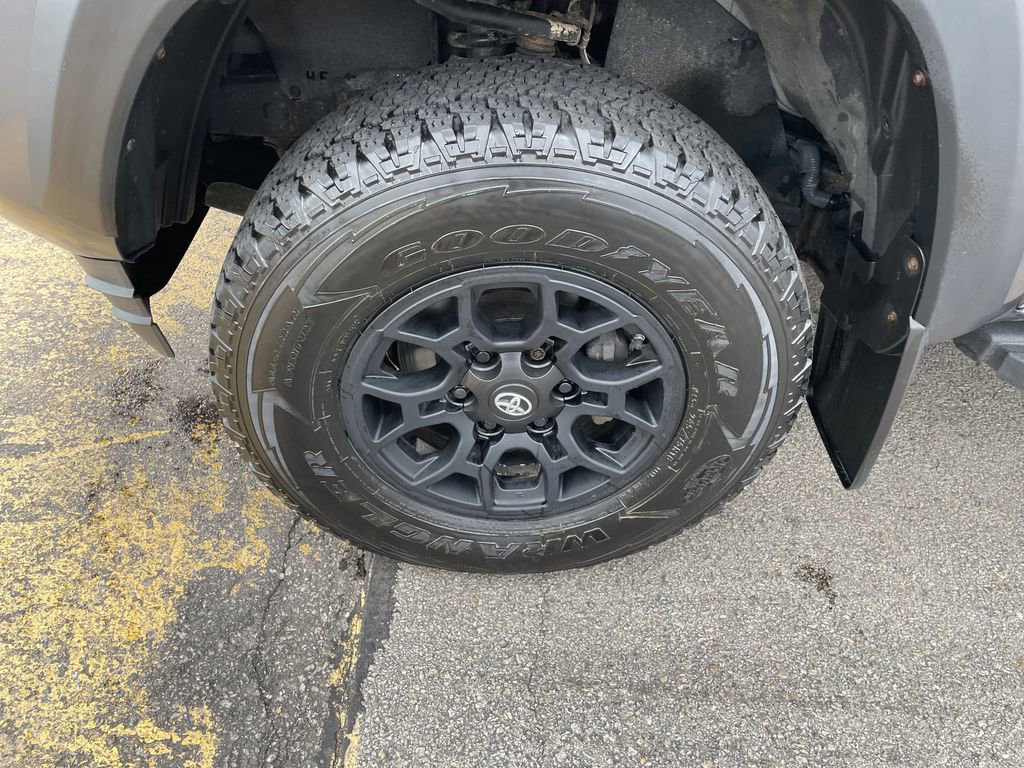 Certified 2020 Toyota Tacoma SR w/ SX Package AWD/4WD image 9