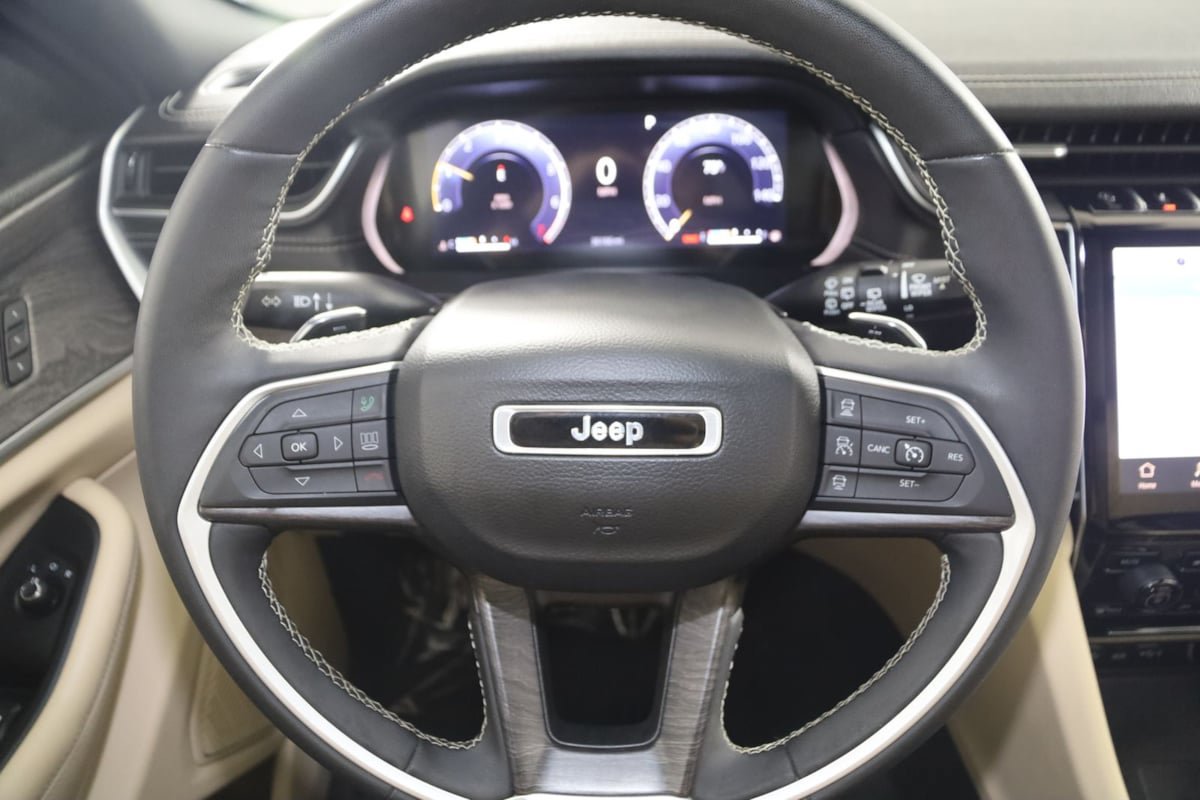 Used 2023 Jeep Grand Cherokee Limited w/ Luxury Tech Group II AWD/4WD image 36
