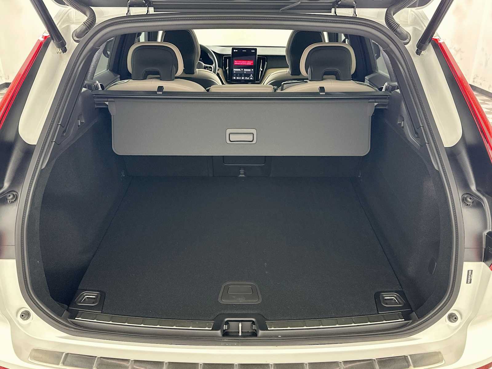 New 2026 Volvo XC60 B5 Plus w/ Climate Package PRO AWD/4WD image 23