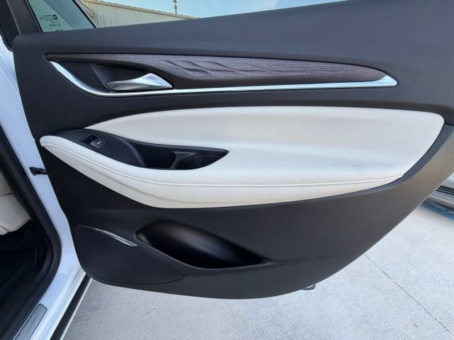Used 2022 Buick Enclave Avenir w/ Avenir Technology Package FWD image 20
