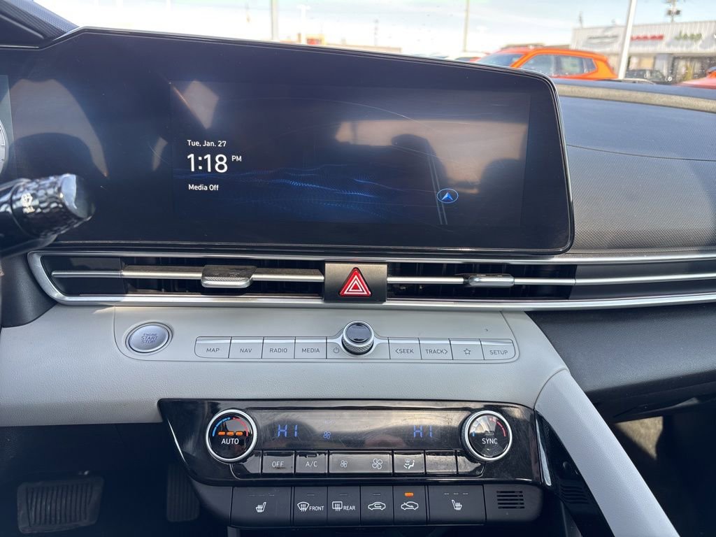 Used 2025 Hyundai Elantra Limited image 16