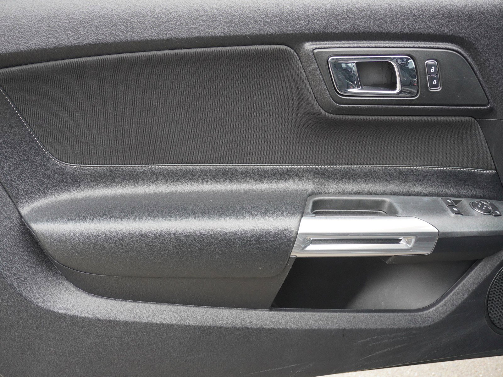 Used 2017 Ford Mustang Coupe image 10