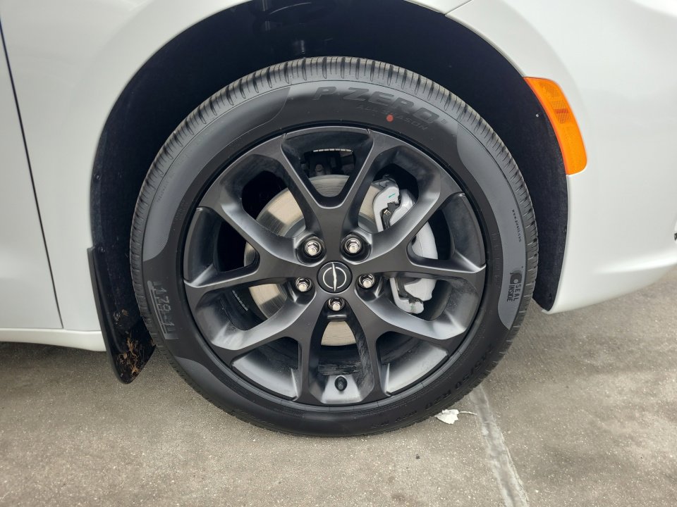 New 2026 Chrysler Pacifica Select w/ S Appearance Package image 25