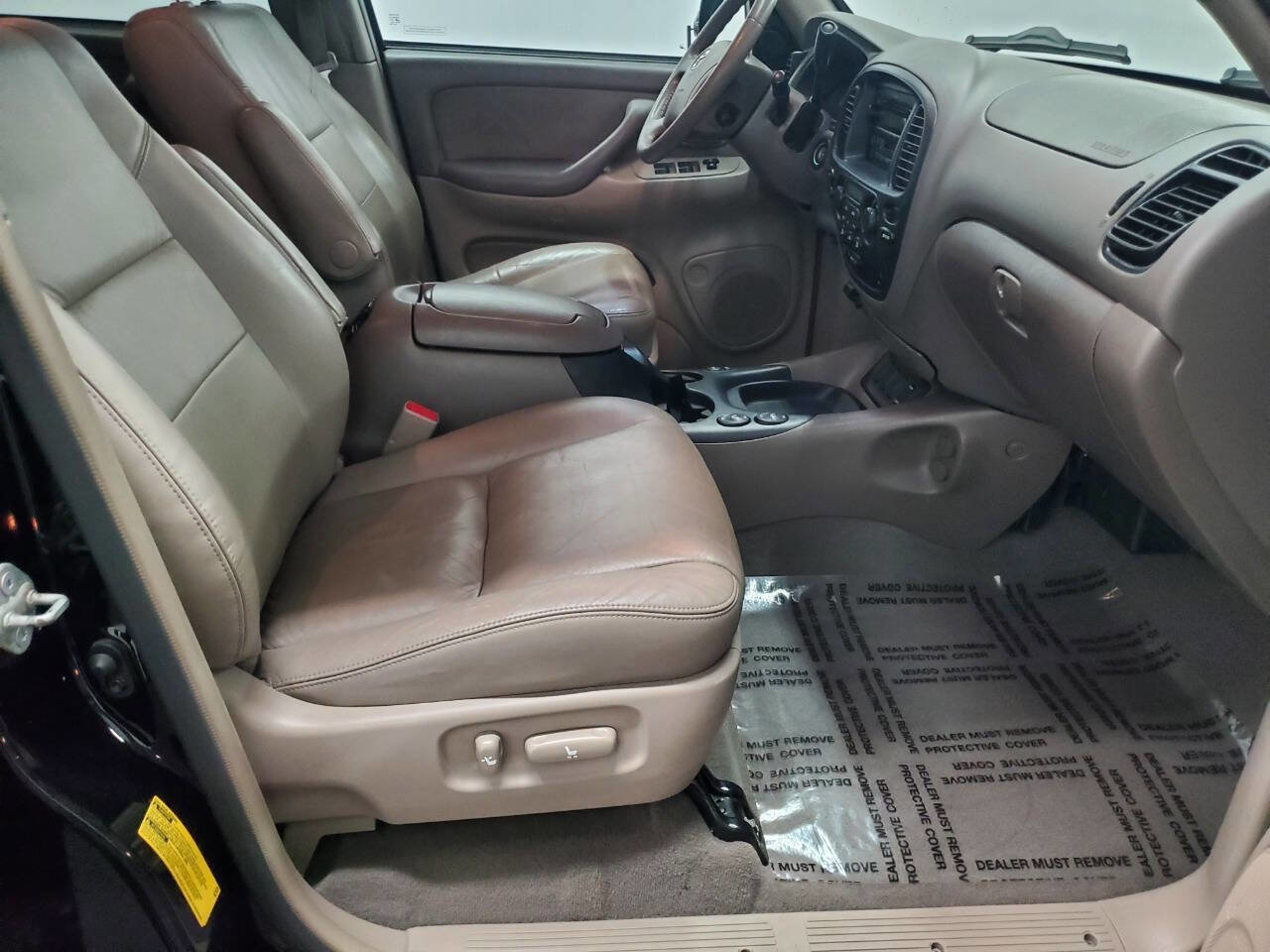 Used 2005 Toyota Sequoia SR5 AWD/4WD image 16