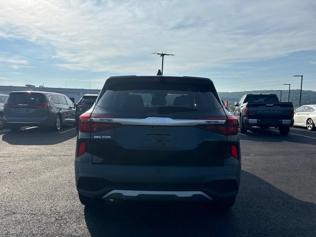 Used 2023 Kia Seltos LX AWD/4WD image 4