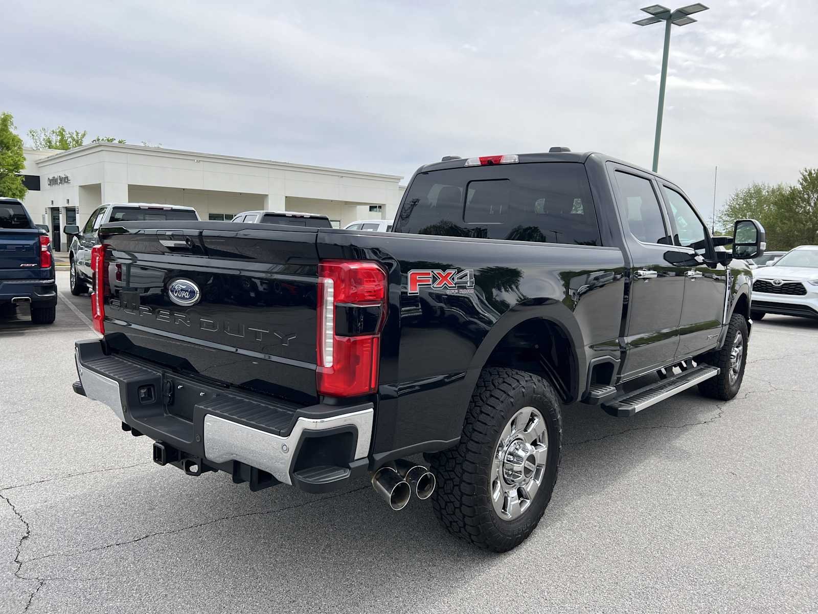 Used 2024 Ford F350 Lariat w/ Chrome Package AWD/4WD image 7