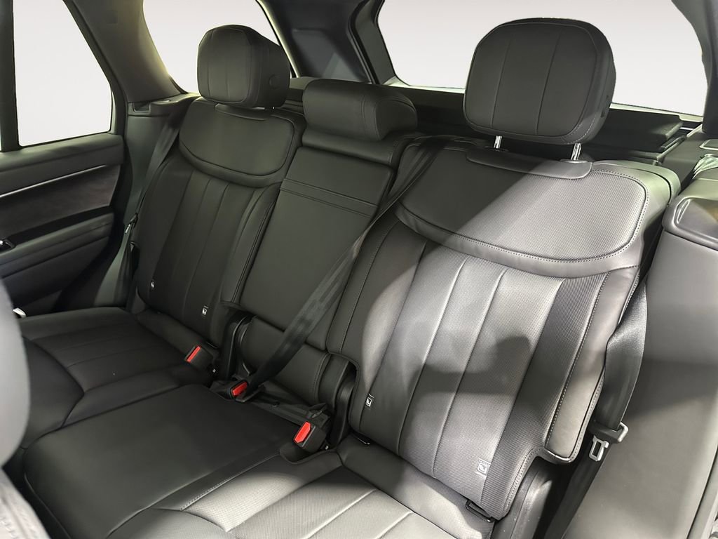 Used 2025 Land Rover Range Rover SE image 13