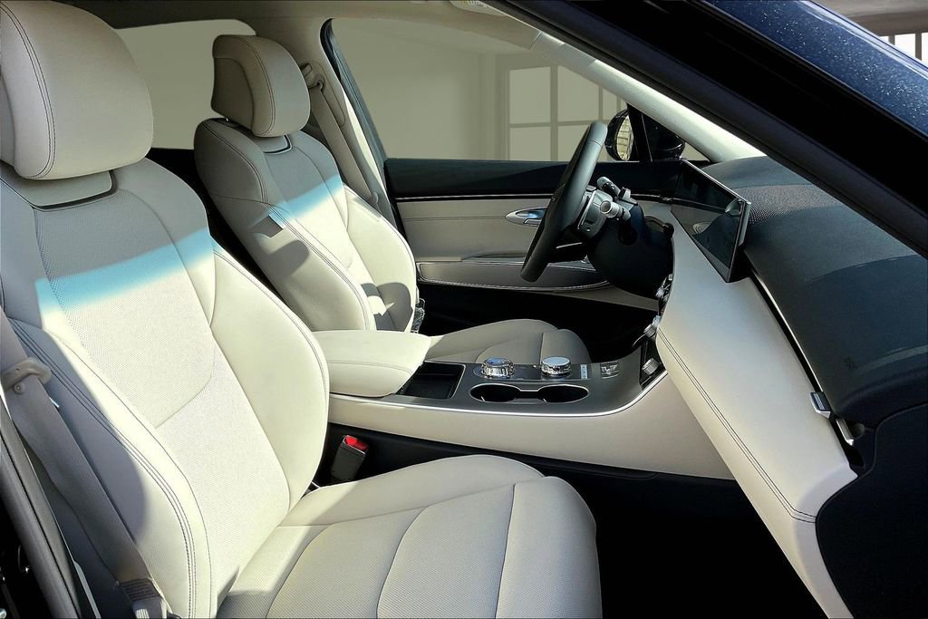 New 2026 Genesis GV70 2.5T Select AWD/4WD image 9