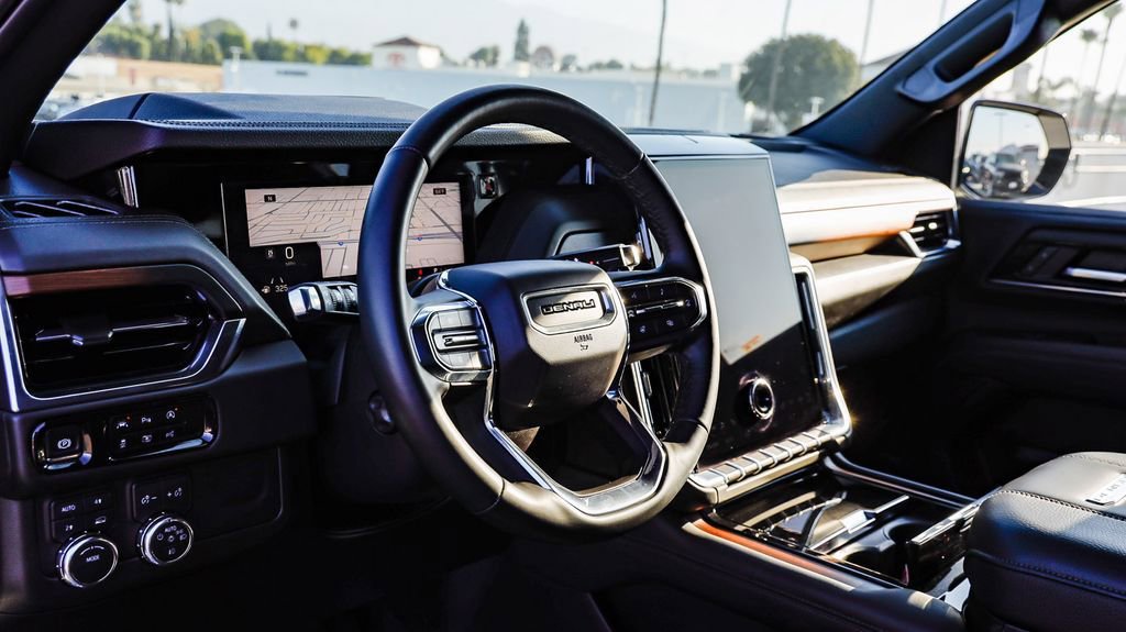 Used 2025 GMC Yukon XL Denali image 24