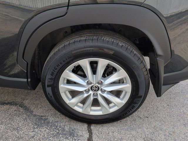 Used 2024 Toyota Corolla Cross LE image 33