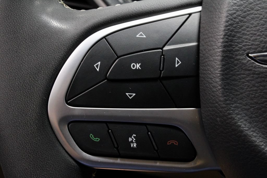 Used 2023 Chrysler Pacifica Touring-L FWD image 26