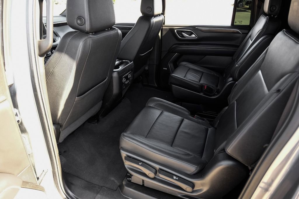 Used 2022 Chevrolet Suburban LT w/ Luxury Package image 41