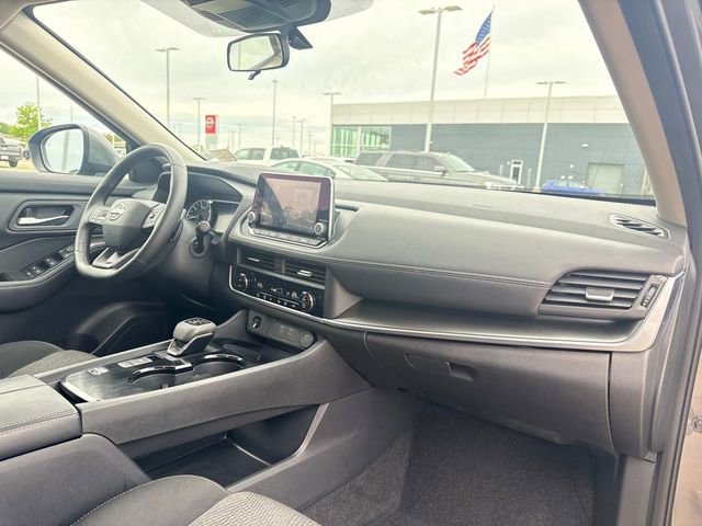 Used 2025 Nissan Rogue SV image 17