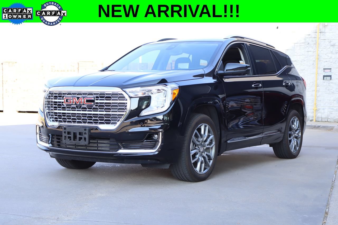 Used 2023 GMC Terrain Denali w/ Denali Premium Package AWD/4WD image 1