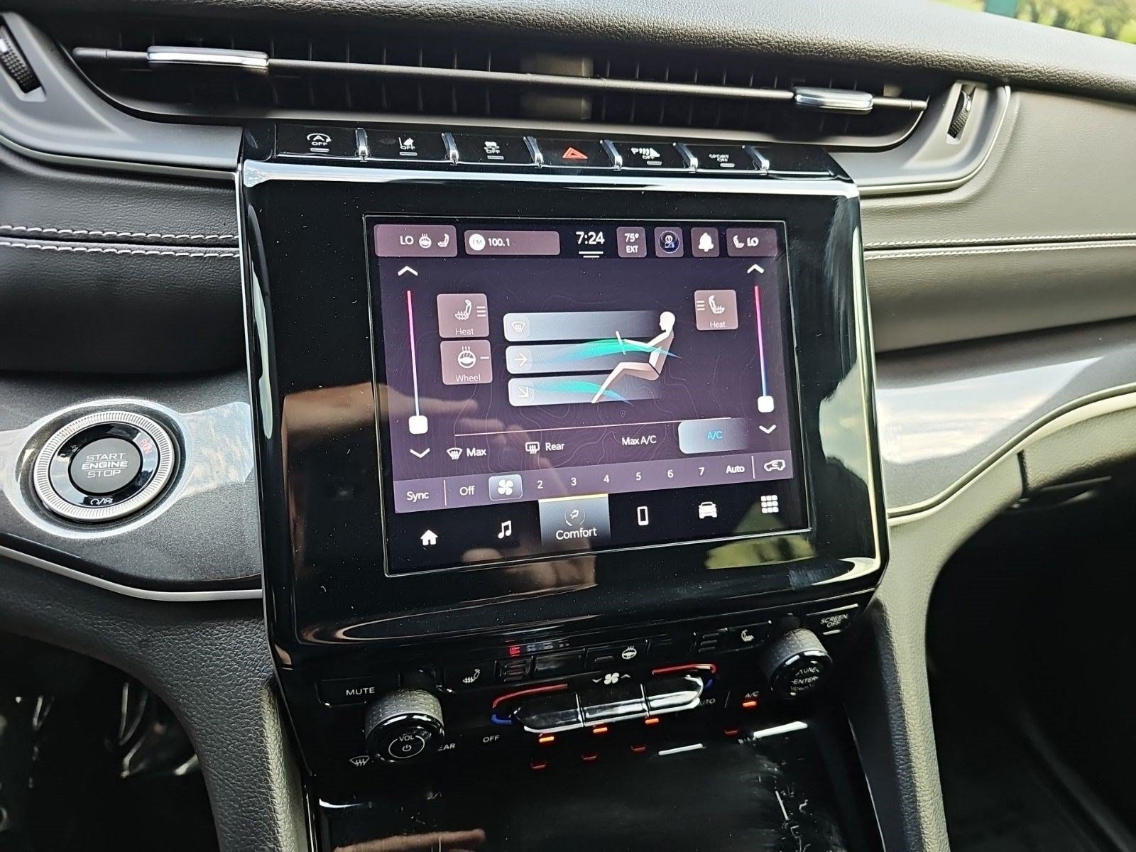 Used 2023 Jeep Grand Cherokee Altitude AWD/4WD image 21
