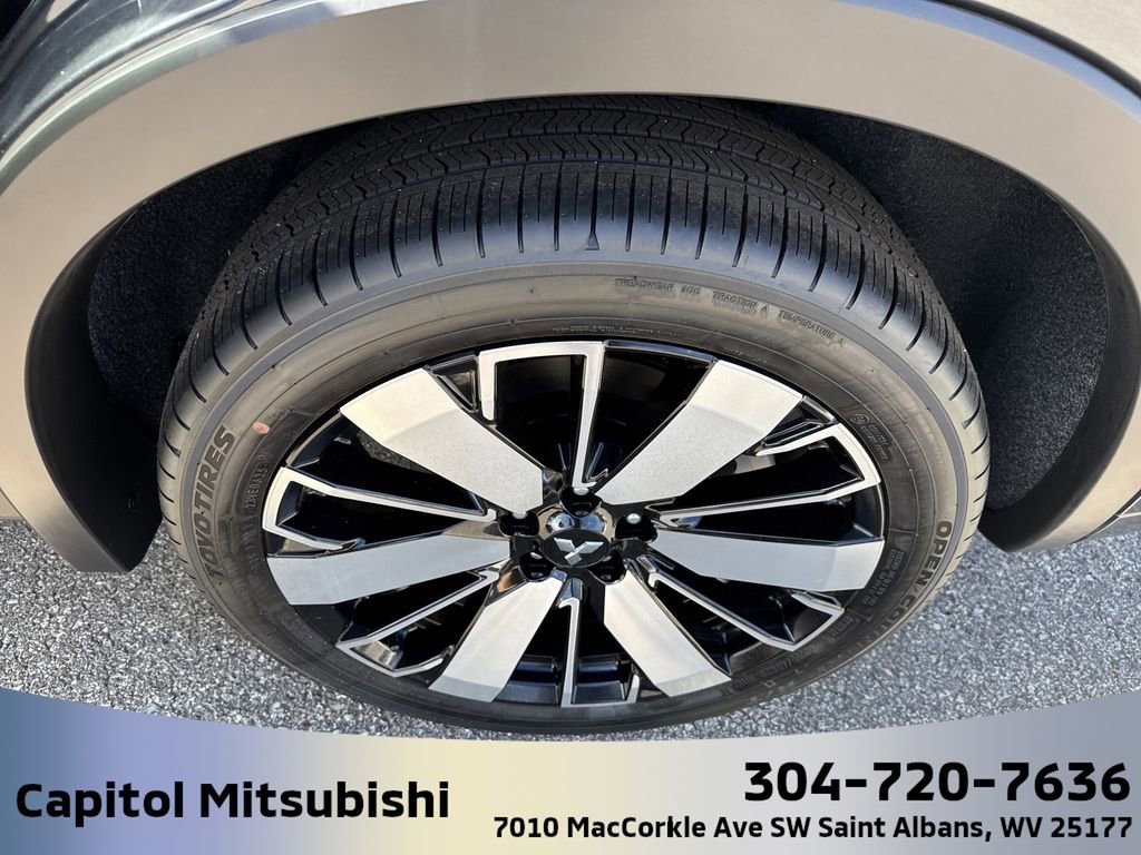 New 2025 Mitsubishi Outlander SEL image 13
