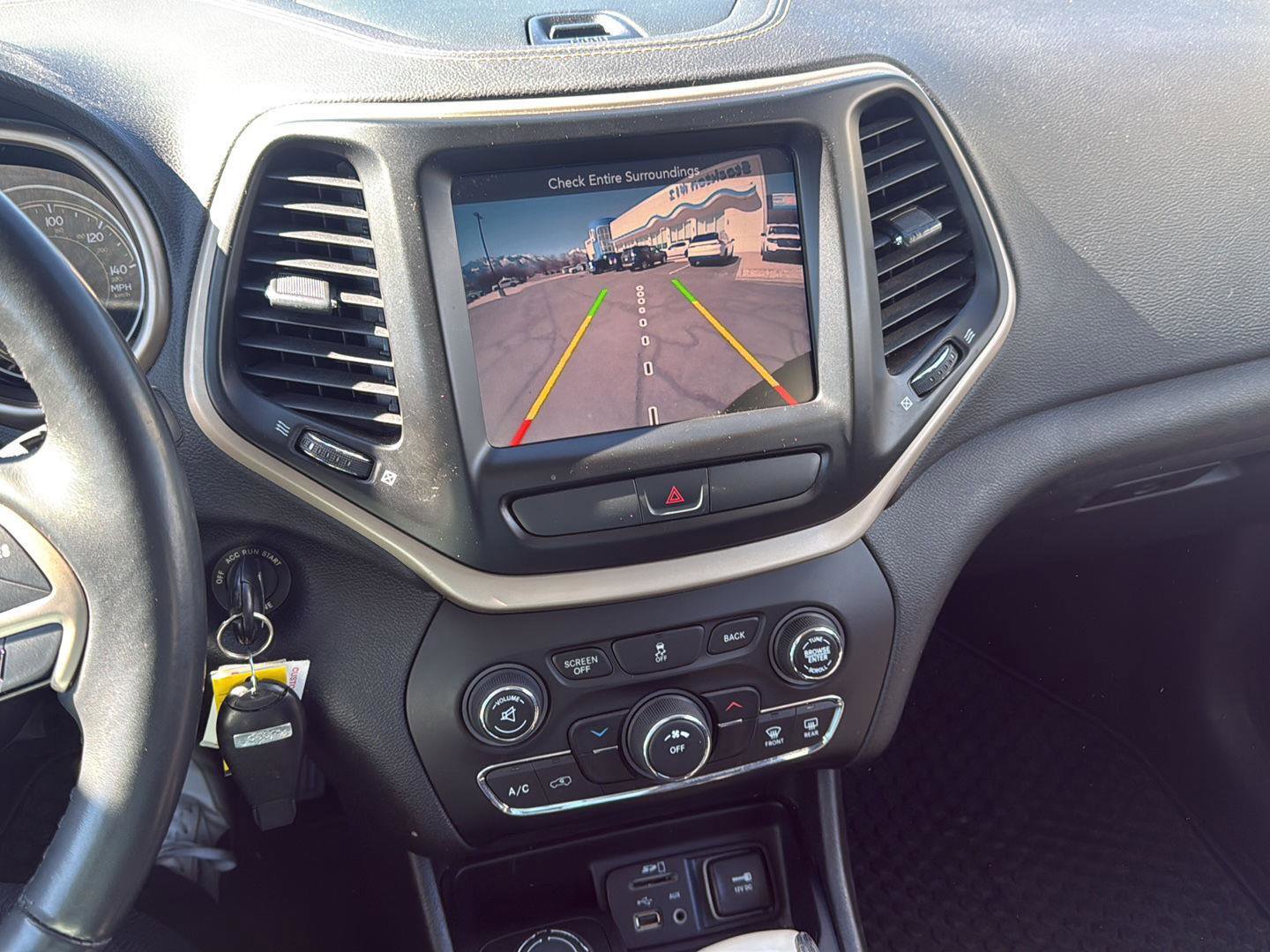 Used 2016 Jeep Cherokee Latitude w/ Cold Weather Group image 39