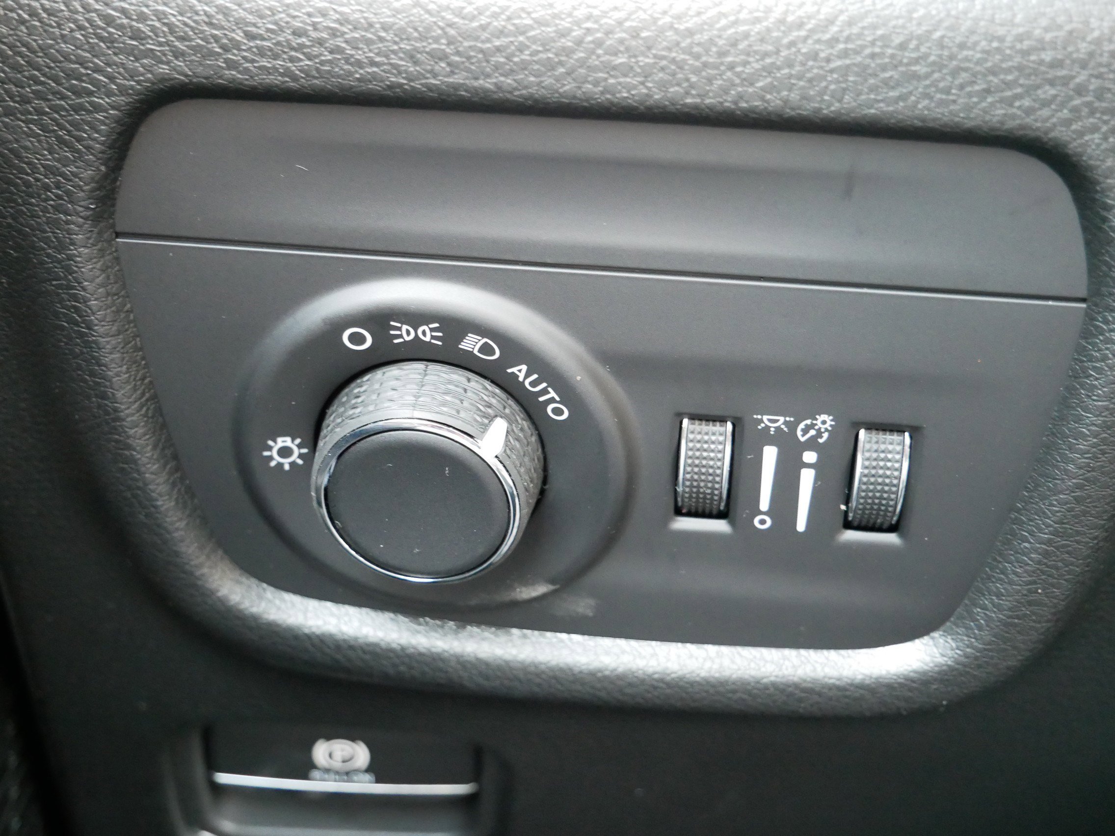 New 2025 Jeep Grand Cherokee L Altitude image 18