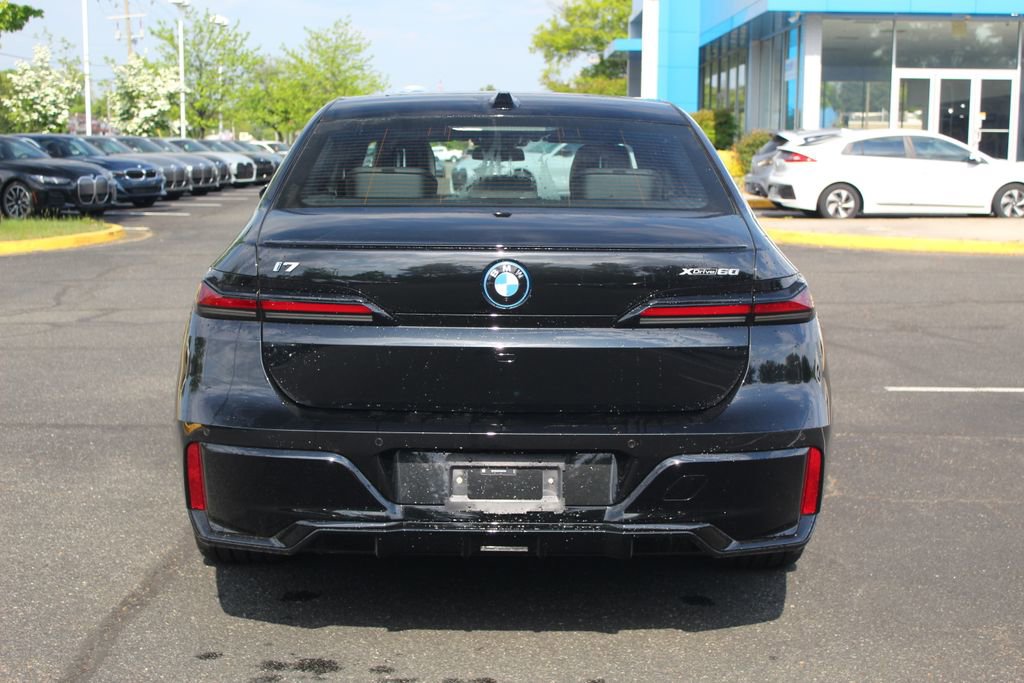 New 2026 BMW i7 xDrive60 w/ Premium Package AWD/4WD image 7
