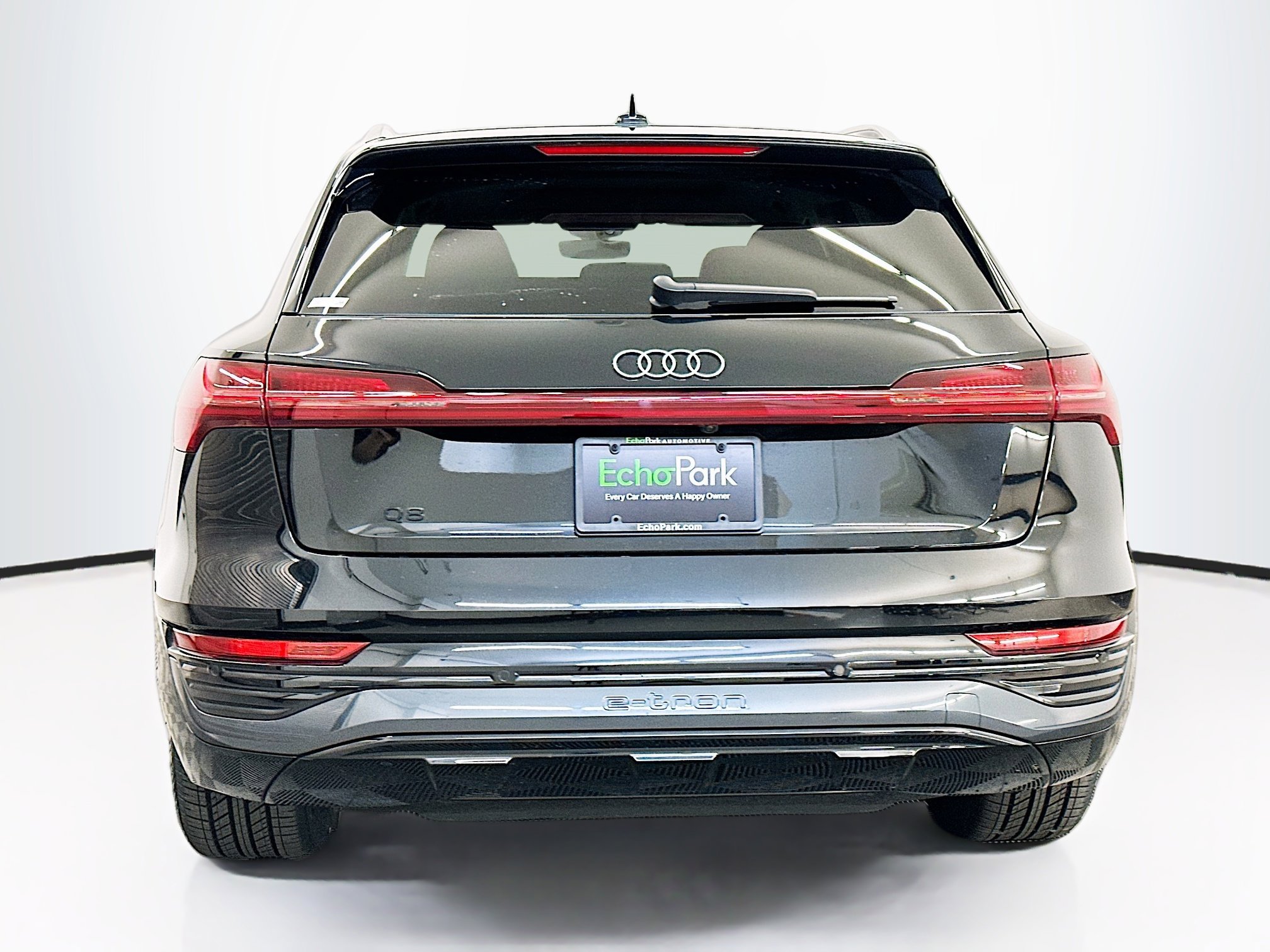 Used 2024 Audi Q8 e-tron Premium Plus w/ Premium Plus Package AWD/4WD image 7