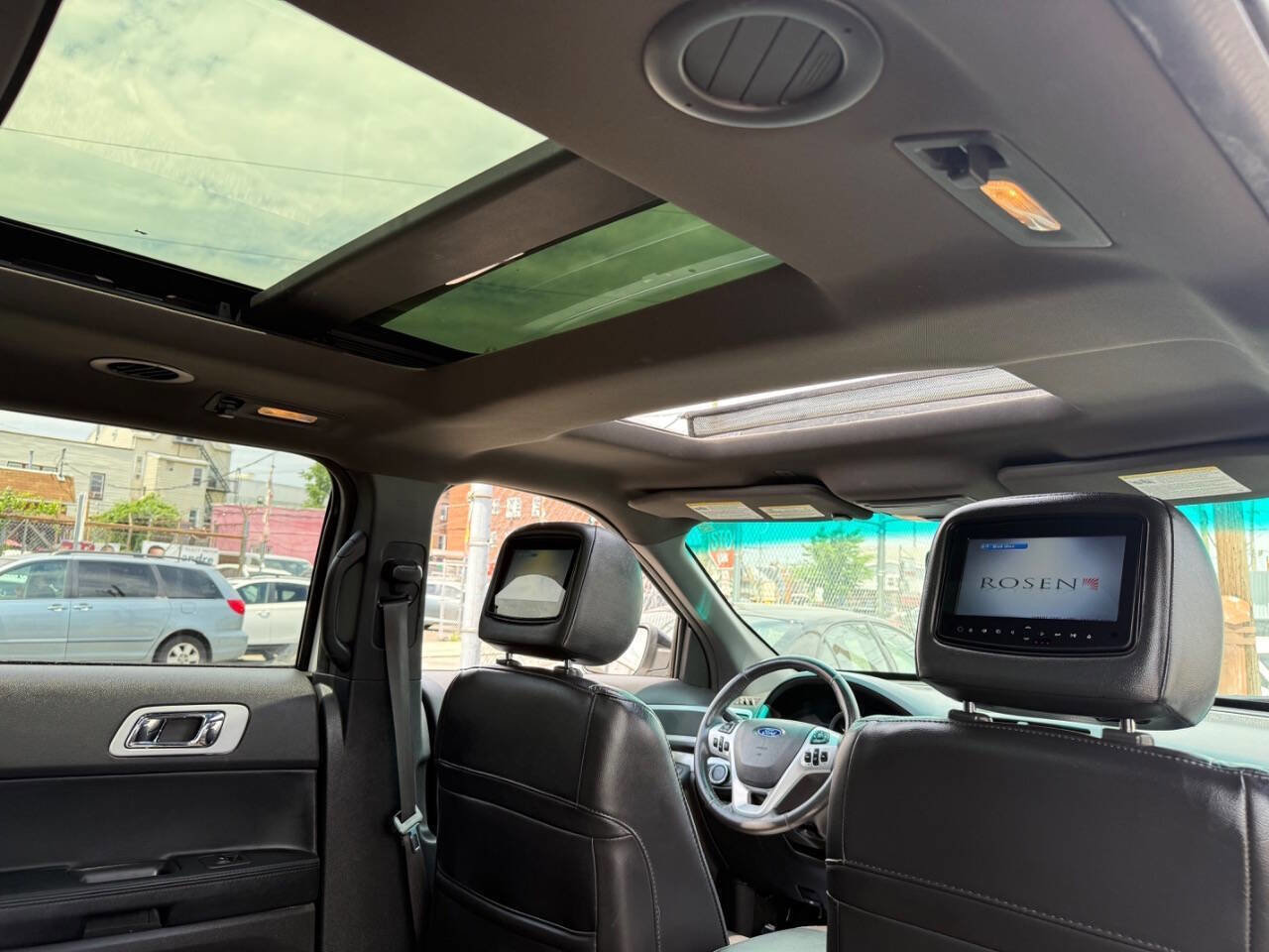 Used 2014 Ford Explorer XLT w/ Equipment Group 202A AWD/4WD image 20