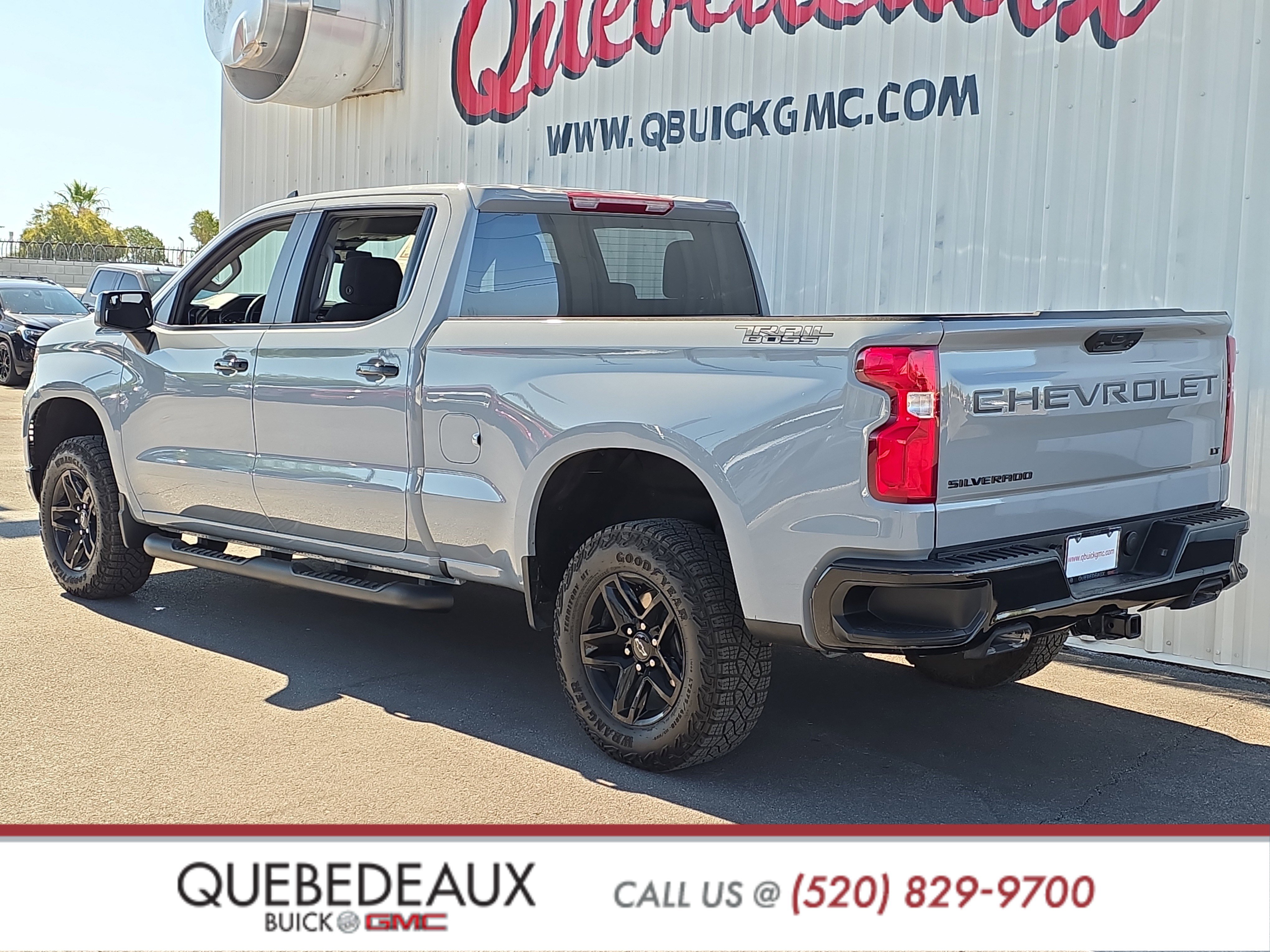 Used 2024 Chevrolet Silverado 1500 LT Trail Boss w/ Dark Appearance Package AWD/4WD image 7