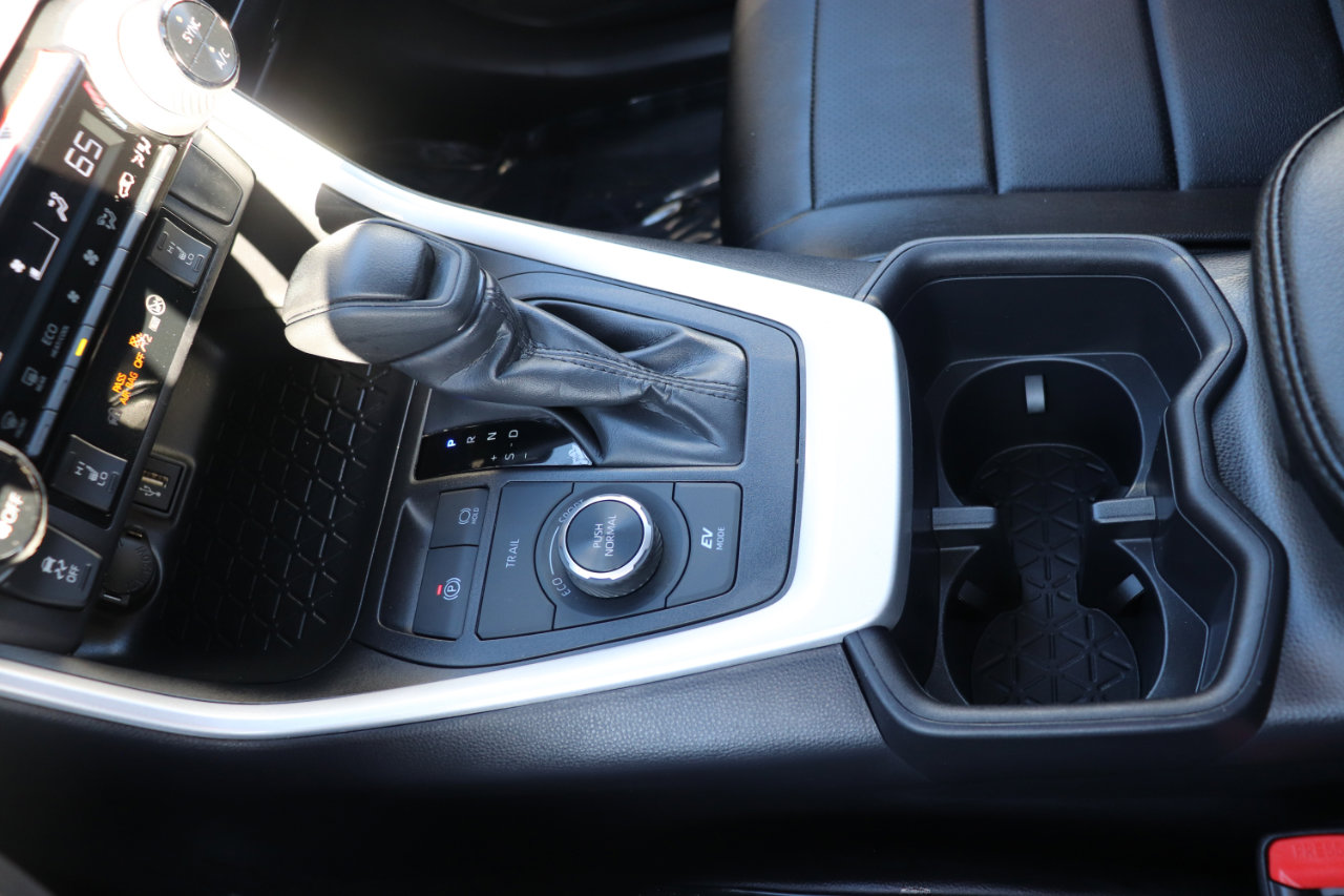 Used 2025 Toyota RAV4 XLE image 38