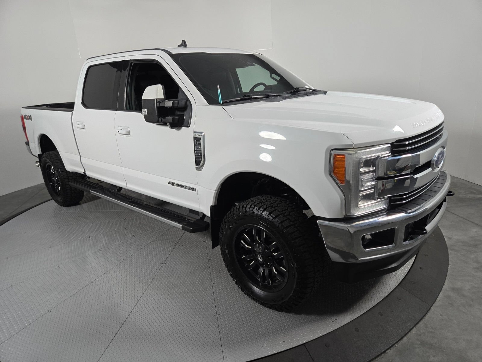 Used 2019 Ford F250 Lariat w/ Lariat Ultimate Package AWD/4WD image 3