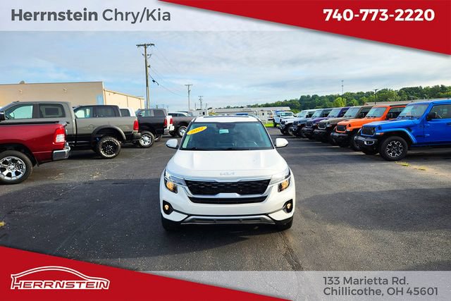 Used 2022 Kia Seltos EX AWD/4WD image 2