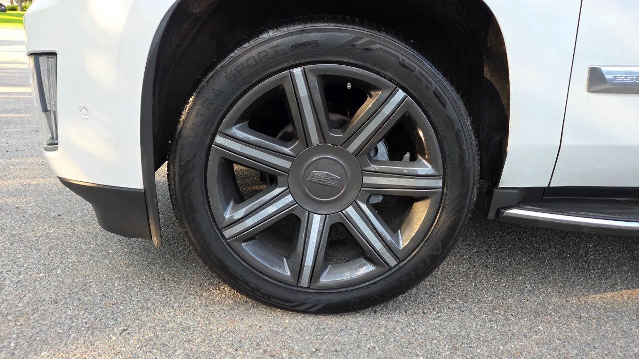 Used 2017 Cadillac Escalade Luxury AWD/4WD image 29