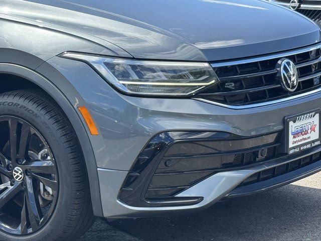 Used 2023 Volkswagen Tiguan SE R-Line AWD/4WD image 3