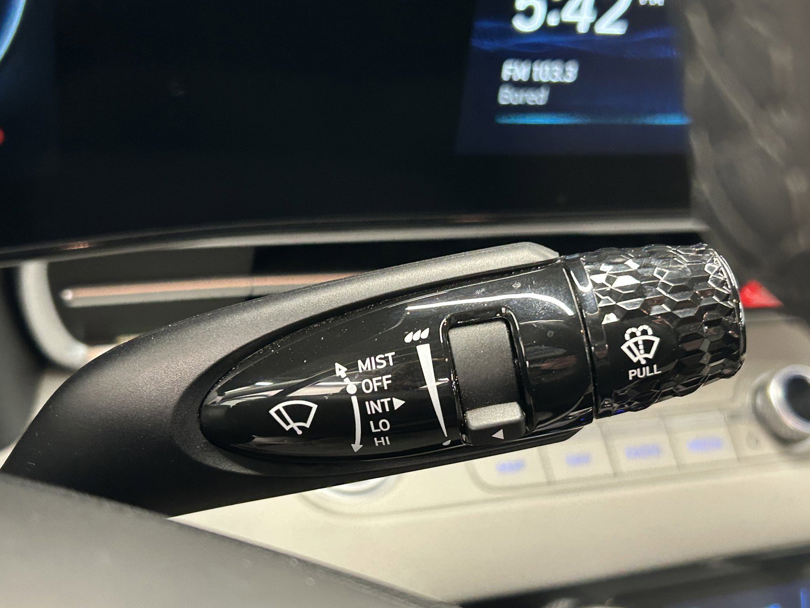 Used 2025 Hyundai Elantra Limited image 24