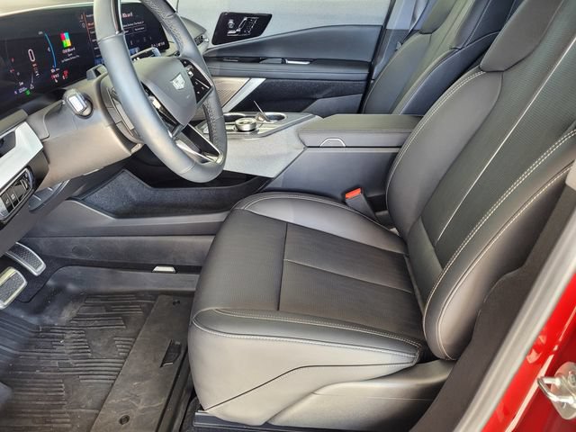Certified 2025 Cadillac Optiq Sport 2 w/ LPO, Floor Liner Package AWD/4WD image 17