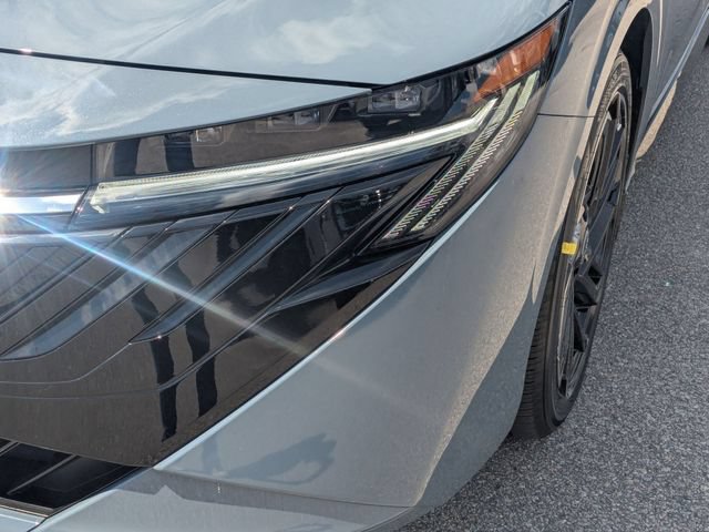 New 2026 Nissan Sentra SR w/ SR Premium Package FWD image 9