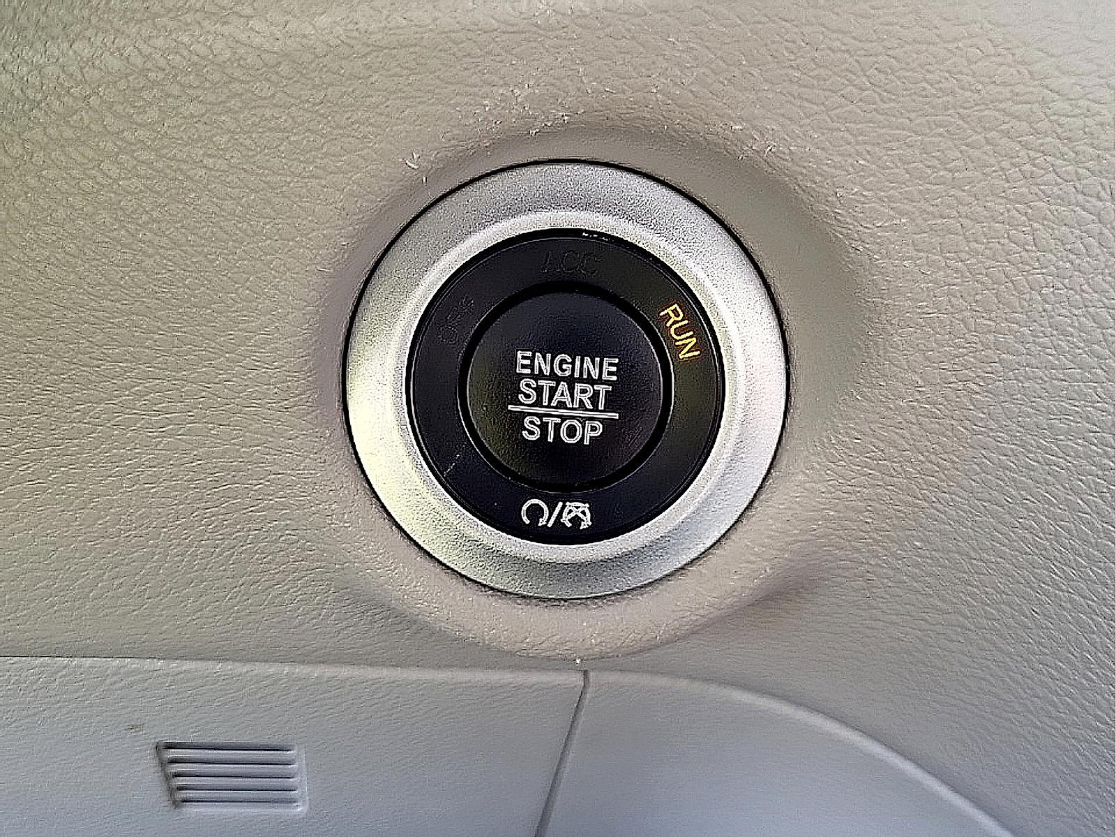 Used 2024 Chrysler Pacifica Touring-L FWD image 25
