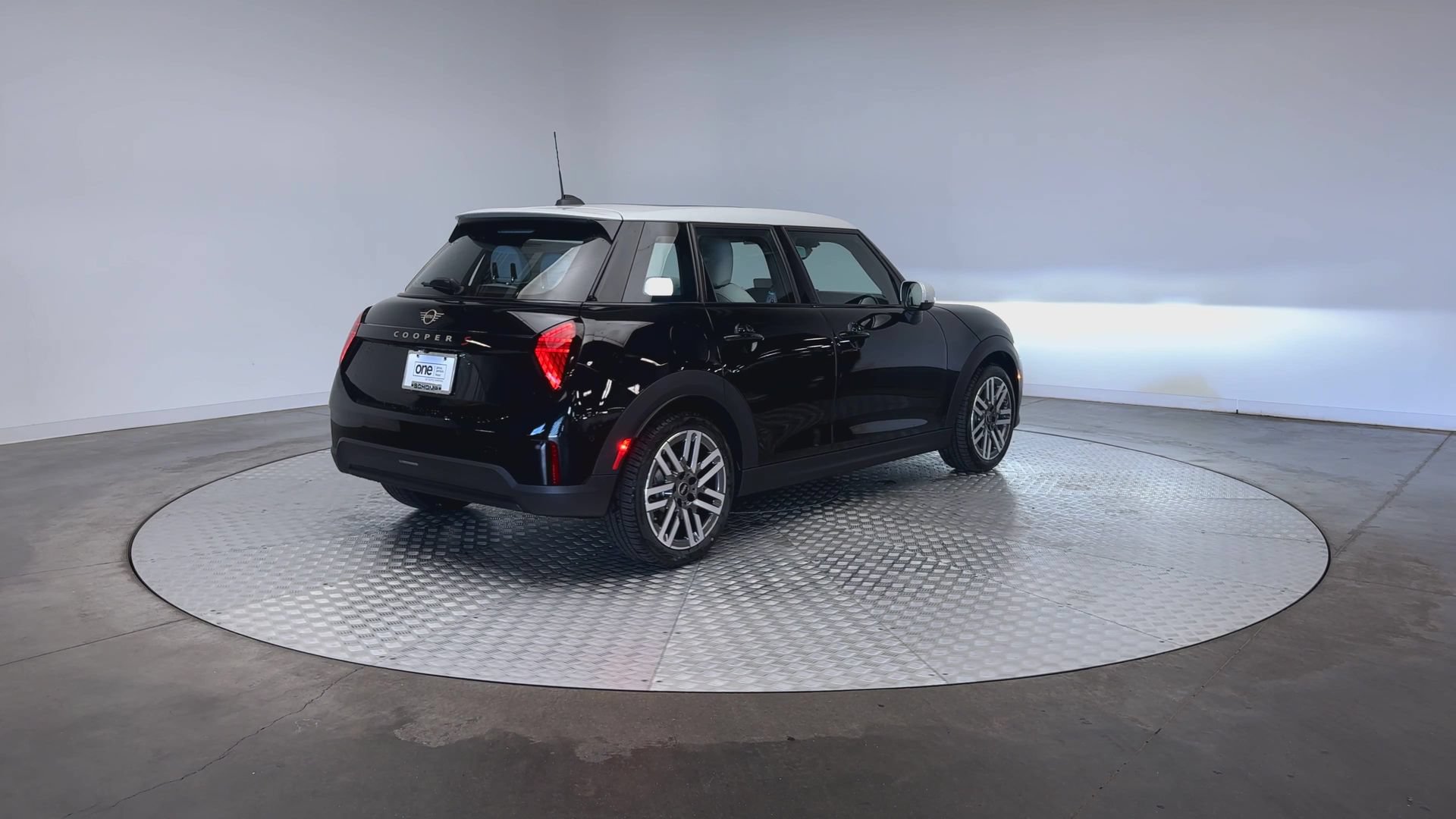 Used 2027 MINI Cooper S FWD image 8