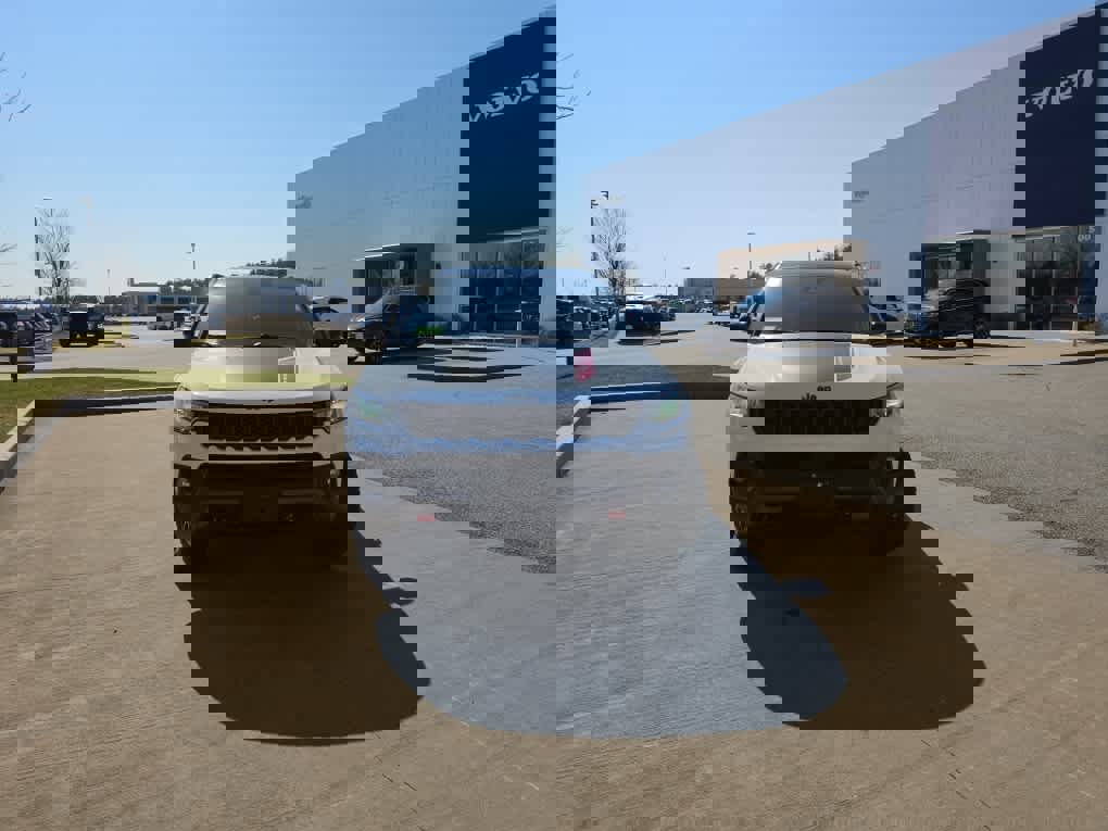 Used 2024 Jeep Compass Trailhawk image 3