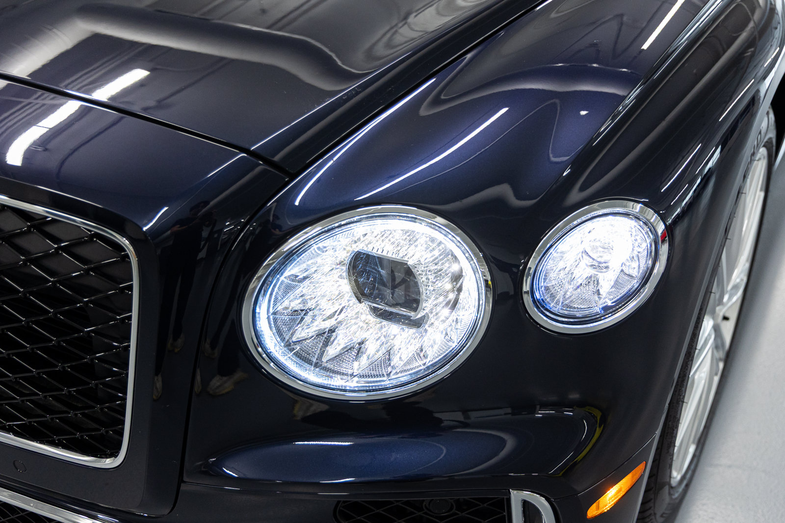 Certified 2026 Bentley Flying Spur V8 AWD/4WD image 13